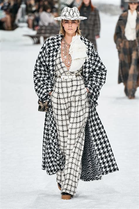 chanel 2019 inverno|Chanel runway fashion.